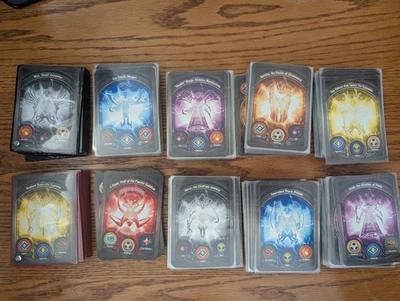 Keyforge lote de 10 barajas más fichas Foto 1 de 4