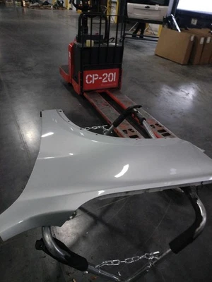 Guardabarros delantero izquierdo usado se adapta a: BMW X1 2016 delantero izquierdo grado A Foto 1 de 4