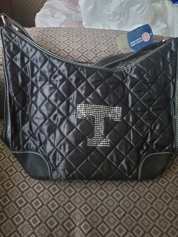Tennessee Volunteers -NCAA Black SPORT NOIR QUILTED HOBO BAG/PURSE. NEW Cover