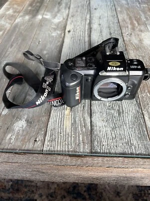 Cámara fotográfica Nikon F-401X cuerpo SLR 35 mm solo piezas no funciona con estuche Foto 1 de 4