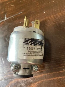 Pass & Seymour PS620PA CC20 20A Armor Plug Grounding, White - Picture 1 of 3