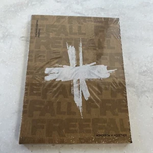 TOMORROW X TOGETHER - Das Namenskapitel: FREIER FALL [KLARHEIT] [autogrammierte Version] - Bild 1 von 6