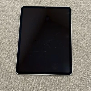 Apple iPad Pro 11in 2nd Gen - 128GB - Silver - Minor fault - Picture 1 of 3