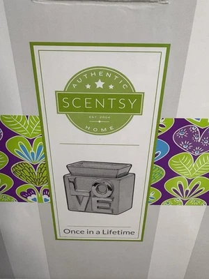 Scentsy Once In A Lifetime “LOVE” 蜡加热器 插件 紫色和金色 已停产 — 第 1/4 张图片