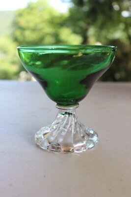 Plato de postre vintage de vidrio verde Anchor Hocking - Pedestal con cuentas 3 7/8" de alto Foto 1 de 4