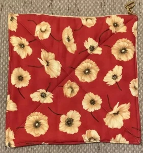 Oven Pad Pot Holders Poppy Flower Themed Handmade 25 x 25cm - Picture 1 of 3