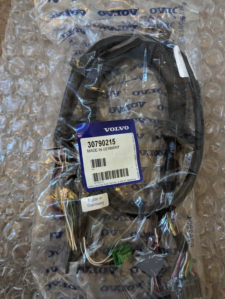 New Genuine Volvo XC90 2009-14 Rear Seat Entertainment Screens Wiring Loom - Image 1 of 1
