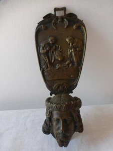 Ancien bénitier de chevet. Bronze patiné.Tête de Christ. XIXème. Antique stoup - Picture 1 of 10