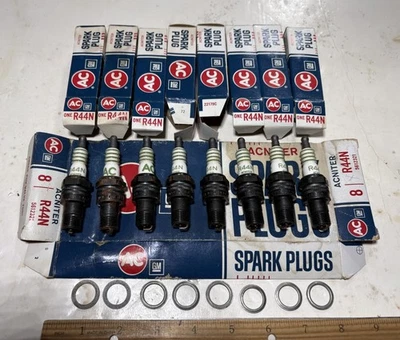 NOS AC ACNITER Spark Plugs (Box of 8) #R44N, GM #5612321, Dated 1972 - Image 1 of 4