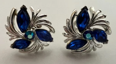 STAR - Silvertone and Blue Rhinestone  Screw back Earrings - vintage undated - Image 1 of 4