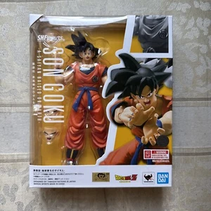 Bandai S.H. Figuarts Son Goku Raised on Earth Action Figure - NEW - Picture 1 of 9
