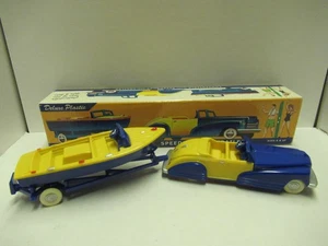 Convertible with Speedboat and Trailer Deluxe Plastic Toy 1:43 Scale # 20200 - Picture 1 of 15