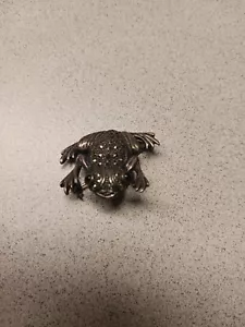 Sterling Silver Marcasite Black Onyx Eyes FROG Brooch Pin Jewelry - Picture 1 of 4