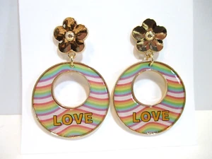 Retro 60's "Love" in Psychedelic Stripes, dangle enameled earrings, gold tone - Picture 1 of 2