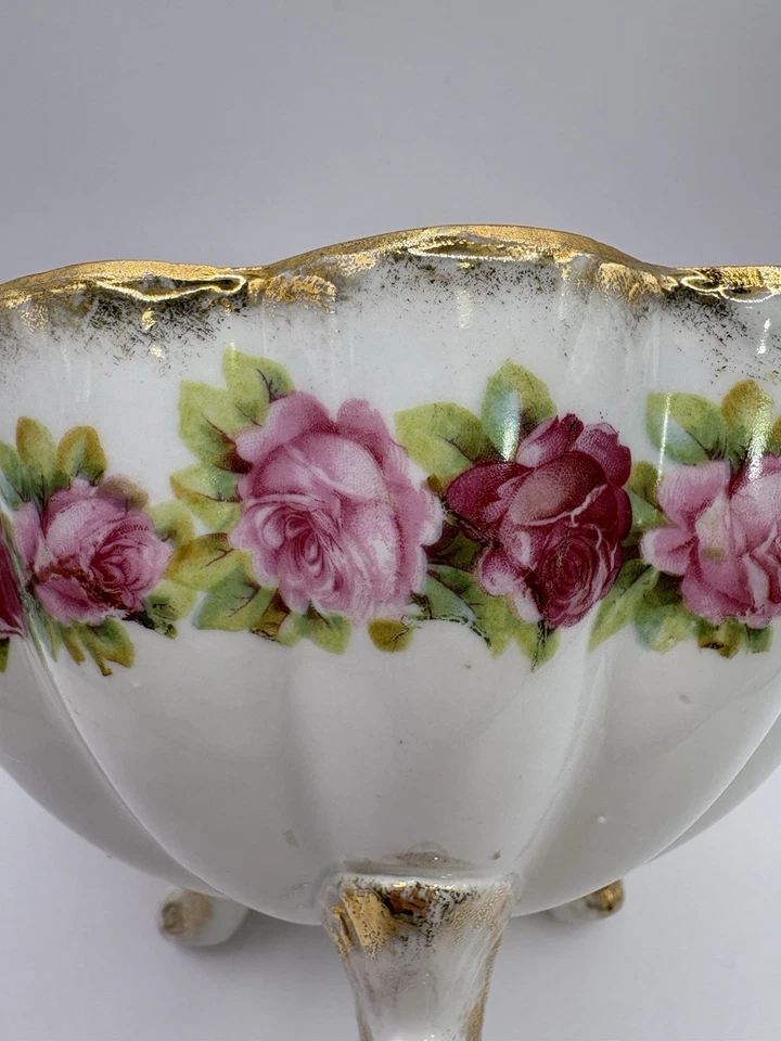 Cuenco vintage bávaro rosa floral con patas doradas borde festoneado Foto 1 de 4