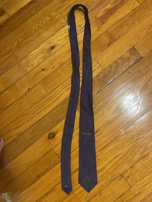 Corbata Burberry color púrpura Foto 1 de 3