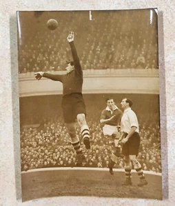 FOTO PHOTO FUSSBALL 1951 TED PLATT ARSENAL NORTHAMPTON HIGHBURY ENGLAND - Bild 1 von 2