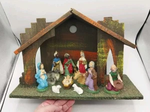 Vintage Nativity Set 1 Wooden Creche & 11 Ceramic Affixed Figurines Italy - Picture 1 of 24