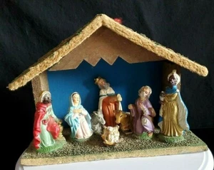 Vintage Made In Italy Creche Nativity Set, Small Wooden Stable,8 Figurines  - Picture 1 of 11