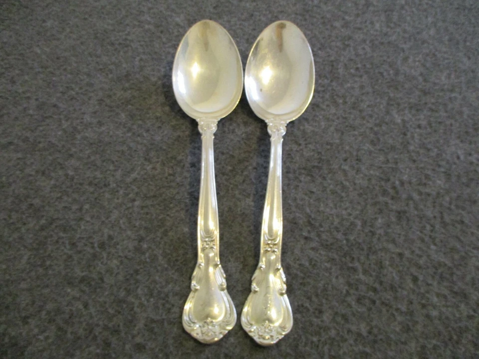 ANTIGUAS CUCHARAS PARA SERVIR GORHAM PLATA ESTERLINA (2) PATRÓN CHANTILLY 139g  Foto 1 de 4