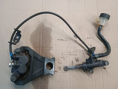 Yamaha YZF-R1 / R1 2002-2003 5PW - Sistema de frenos traseros - Pinza y cilindro maestro Foto 1 de 2