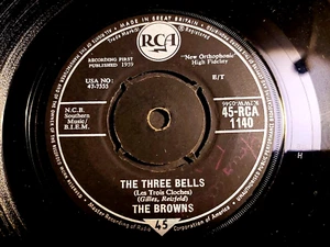 THE BROWNS - 1959 - THE THREE BELLS / HEAVEN FELL LAST NIGHT - Single 7" - Bild 1 von 3