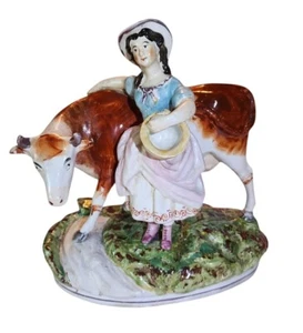 Antigua vaca y lechera Staffordshire pintada a mano 8" decoración detallada - Imagen 1 de 19