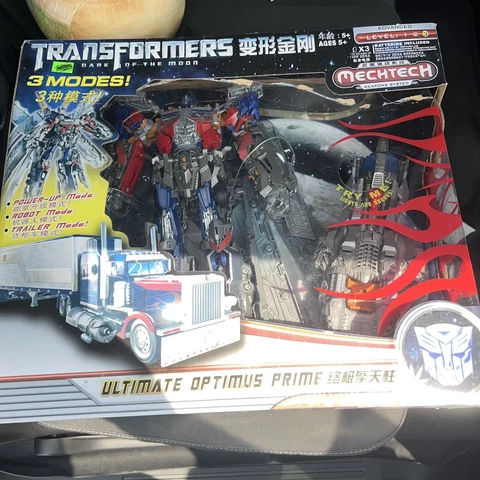 Transformers Dark of the Moon Mechtech Ultimate Optimus Prime 2011 Damaged Card Cover