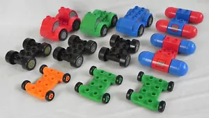 11 basi auto Lego Duplo assortite (telaio veicolo), 4 stili, ottime condizioni - Foto 1 di 6