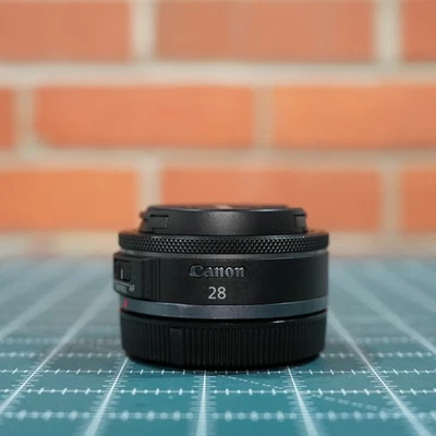 Lente principal gran angular Canon RF 28 mm F/2,8 STM | EXCELENTE Foto 1 de 4