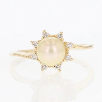 Anillo solitario de perlas cultivadas de 6,64 mm con halo de diamantes de oro amarillo de 14 k tamaño 7,5 Foto 1 de 4