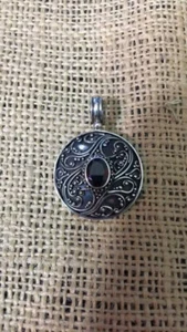 VINTAGE!! 925 Swarti Bali " BA" Red Garnet Floral Round Disk Pendant - Picture 1 of 3