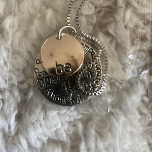 Inspirierender Anhänger BE Halskette Kind Happy Brave Gratis Geschenkidee Schmuck NEU - Bild 1 von 3