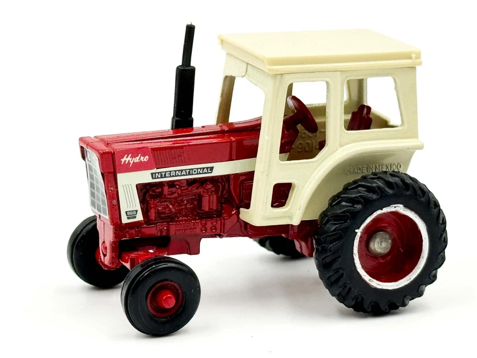 1/64 International 966 Hydro White Stripe w/ Cab - Image 1 of 1