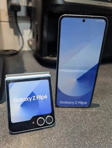 Pantalla de teléfono ficticia Samsung Galaxy - ZFlip 6 azul - - Imagen 1 de 12