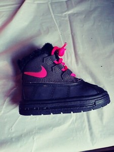 nike boots size 5