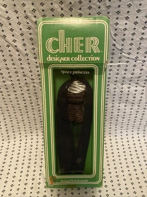 Coleção de designer "Space Princess" Cher projetada por Bob Mackie 1976 - Imagem 1 de 4