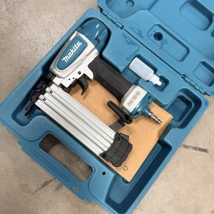 Makita AF506 5/8" - 2" Tool Less Narrow Nose Pneumatic Brad Nailer 18 Gauge - Picture 1 of 4