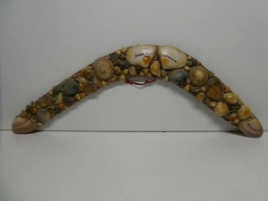 AUSTRALIAN ABORIGINAL KITSCH BOOMERANG SHELL COVERED SOUVENIR COOLANGATTA - Picture 1 of 5