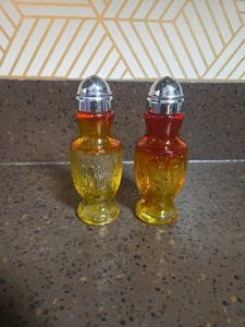 Shaker sale pepe vetro amberina Kanawha vintage aquila in rilievo e coperchi in metallo - Foto 1 di 6