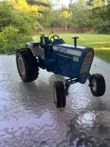 Vintage Ford 8600 1/12 Metal Die-Cast Blue Tractor - ERTL #1573 - Picture 1 of 8