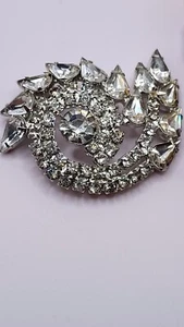 VINTAGE RHINESTONE BROOCH PIN SILVER DESIGN RETRO COSTUME JEWELRY. 1C3 - Picture 1 of 8