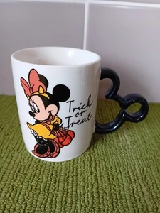 DISNEY - MINNIE MOUSE TRICK OR TREAT CERAMIC MUG - HALLOWEEN - Picture 1 of 10