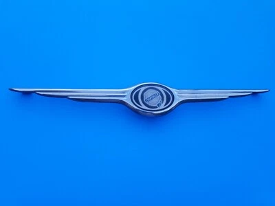 01 02 03 04 CHRYSLER TOWN & COUNTRY FRONT GRILLE EMBLEM BADGE SYMBOL OEM (2003) Foto 1 de 4