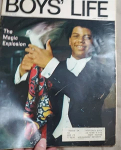 Boys’ Life - June 1974 - The Magic Exposition (some cuts outs inside. see pics) - Imagen 1 de 10