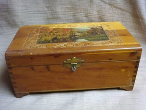 VINTAGE CEDAR BOX w/ Carved Detail & Photo on Lid & Mirror Inside - Picture 1 of 11