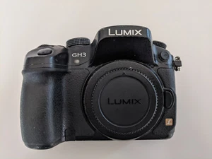 Panasonic Lumix GH3 Bundle (25mm f/1.4 and 14mm f/2.5 lenses) - Picture 1 of 13