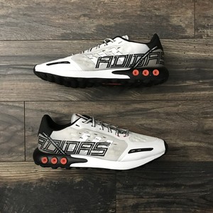 la trainer black adidas