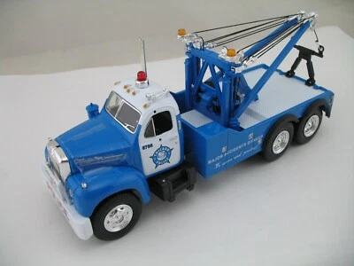 First Gear Model Truck 18-2452: 1960 Mack B-61 Tow Truck, Chicago Police - Image 1 of 4