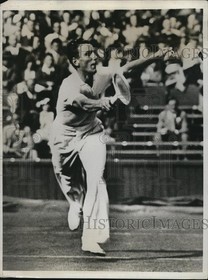1934 Press Photo FJ Perru of Britain at tennis at Wimbledon - nes25740